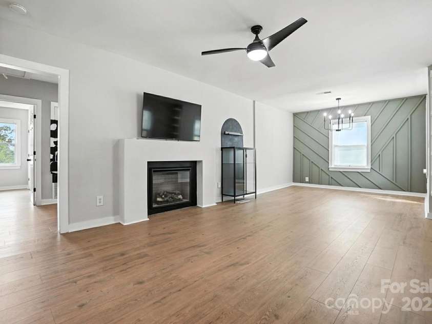 2437 Remount Road, Charlotte, NC 28208.  MLS# CAR4282284, YatesRealty ID 28482. 