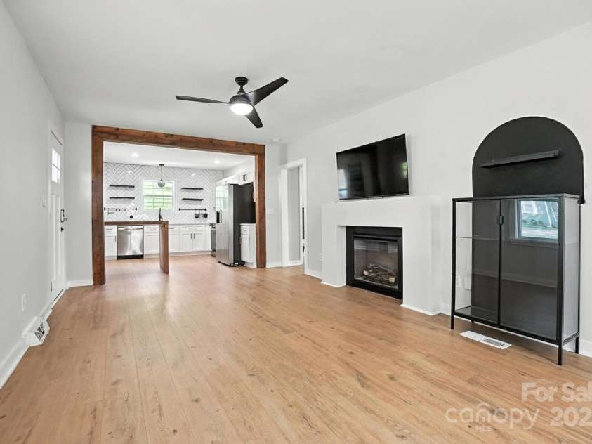 2437 Remount Road, Charlotte, NC 28208.  MLS# CAR4282284, YatesRealty ID 28482. 