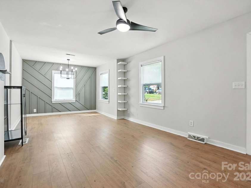 2437 Remount Road, Charlotte, NC 28208.  MLS# CAR4282284, YatesRealty ID 28482. 