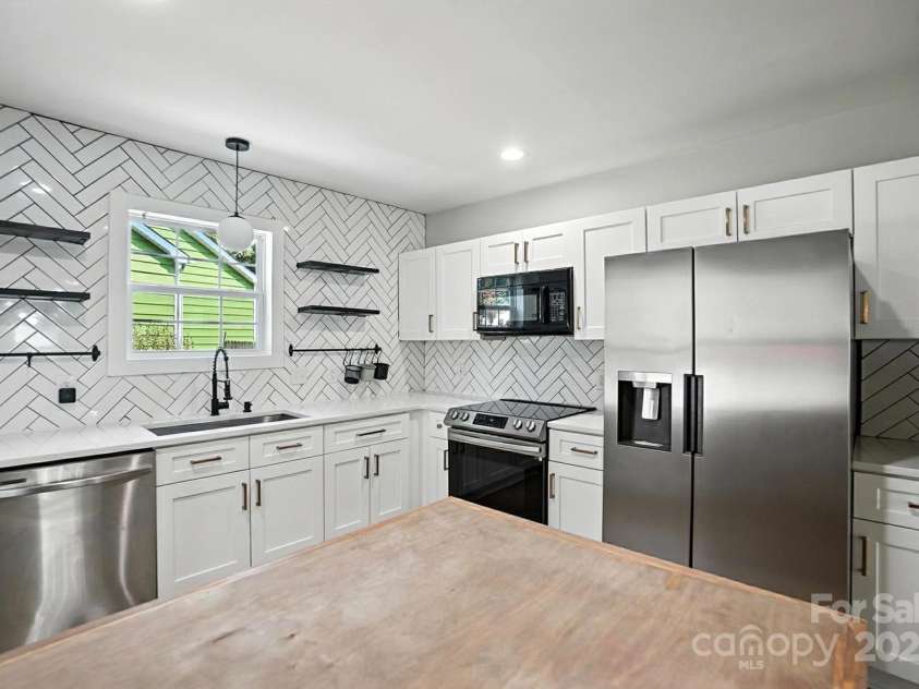 2437 Remount Road, Charlotte, NC 28208.  MLS# CAR4282284, YatesRealty ID 28482. 