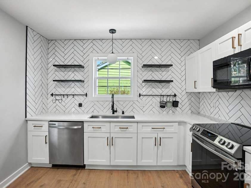 2437 Remount Road, Charlotte, NC 28208.  MLS# CAR4282284, YatesRealty ID 28482. 