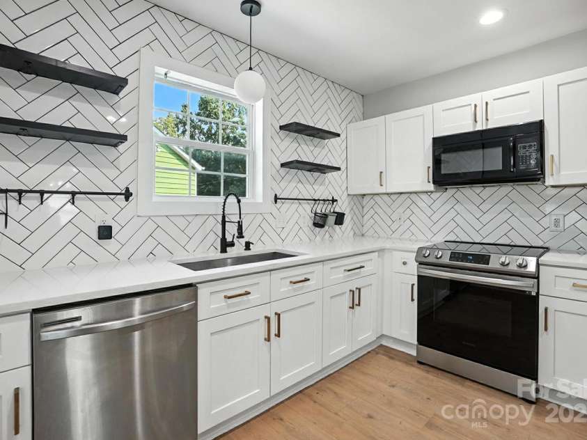 2437 Remount Road, Charlotte, NC 28208.  MLS# CAR4282284, YatesRealty ID 28482. 