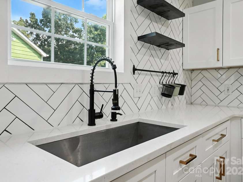2437 Remount Road, Charlotte, NC 28208.  MLS# CAR4282284, YatesRealty ID 28482. 
