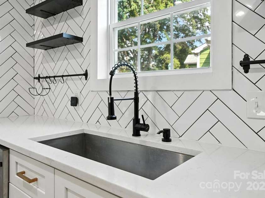 2437 Remount Road, Charlotte, NC 28208.  MLS# CAR4282284, YatesRealty ID 28482. 