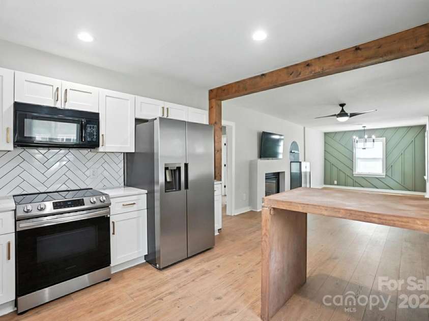 2437 Remount Road, Charlotte, NC 28208.  MLS# CAR4282284, YatesRealty ID 28482. 