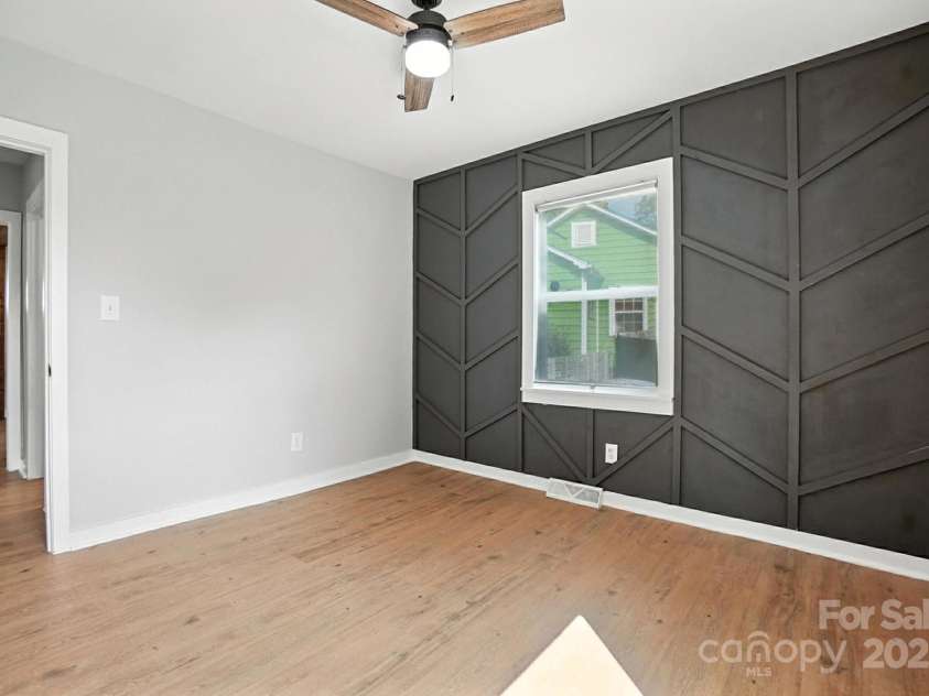 2437 Remount Road, Charlotte, NC 28208.  MLS# CAR4282284, YatesRealty ID 28482. 