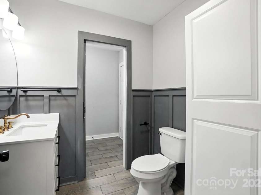2437 Remount Road, Charlotte, NC 28208.  MLS# CAR4282284, YatesRealty ID 28482. 