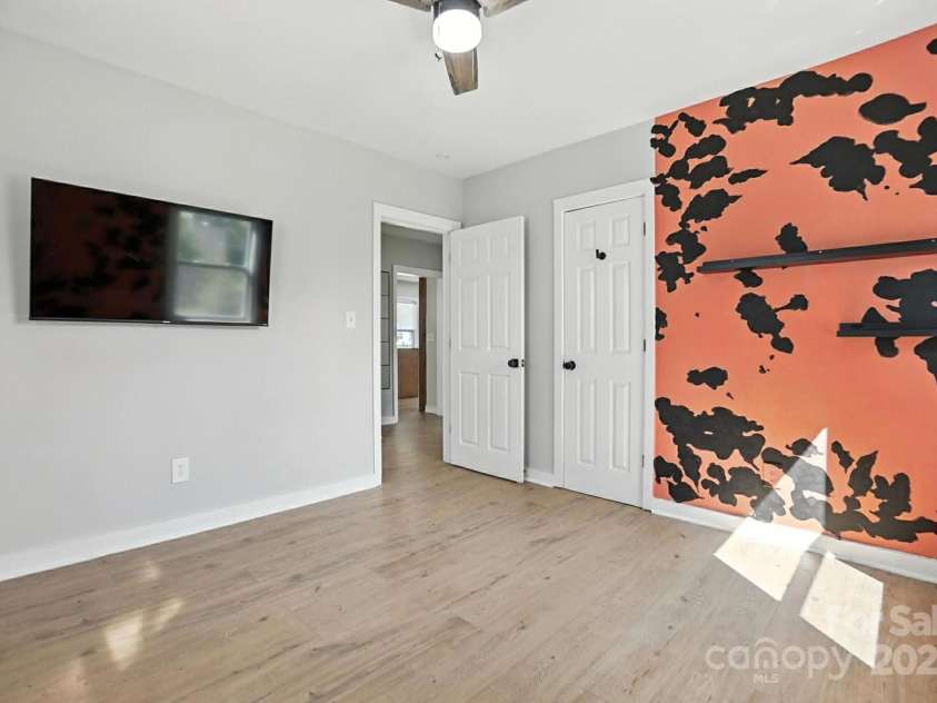 2437 Remount Road, Charlotte, NC 28208.  MLS# CAR4282284, YatesRealty ID 28482. 