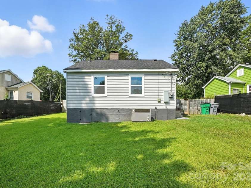 2437 Remount Road, Charlotte, NC 28208.  MLS# CAR4282284, YatesRealty ID 28482. 