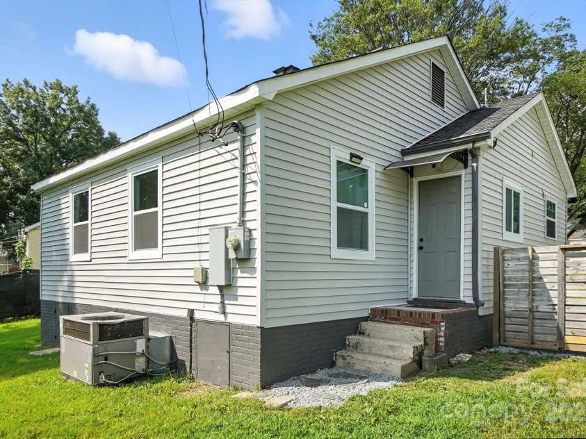 2437 Remount Road, Charlotte, NC 28208.  MLS# CAR4282284, YatesRealty ID 28482. 