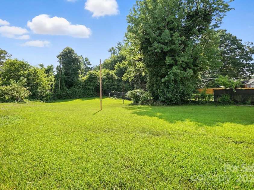 2437 Remount Road, Charlotte, NC 28208.  MLS# CAR4282284, YatesRealty ID 28482. 