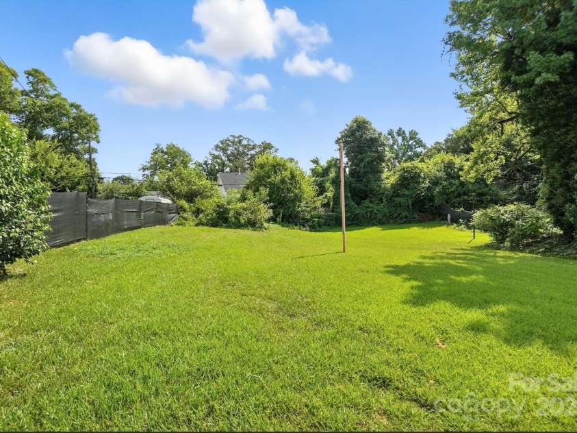 2437 Remount Road, Charlotte, NC 28208.  MLS# CAR4282284, YatesRealty ID 28482. 