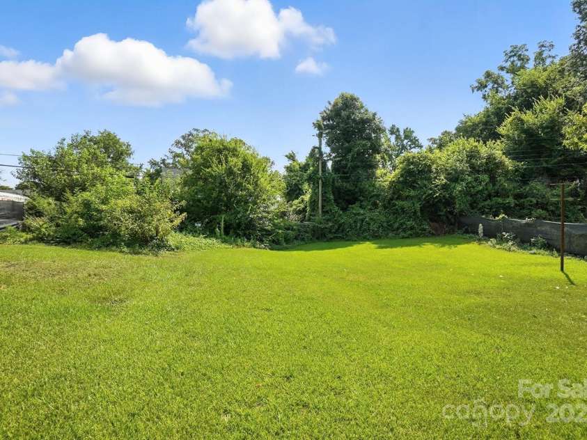 2437 Remount Road, Charlotte, NC 28208.  MLS# CAR4282284, YatesRealty ID 28482. 