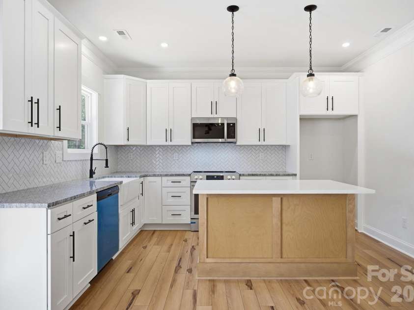 305 Lake Farm Drive, Salisbury, NC 28146.  MLS# CAR4383519, YatesRealty ID 28482. 