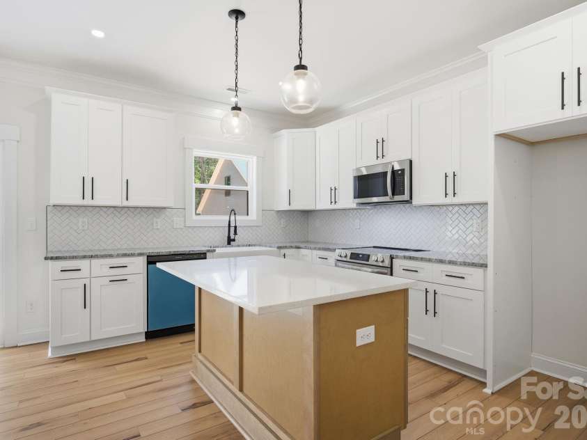 305 Lake Farm Drive, Salisbury, NC 28146.  MLS# CAR4383519, YatesRealty ID 28482. 