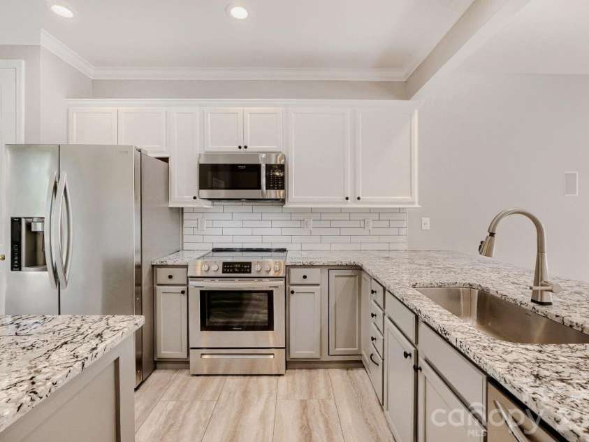 11405 Destin Lane, Charlotte, NC 28277.  MLS# CAR4385259, YatesRealty ID 28483. 