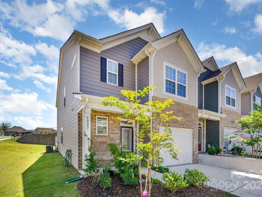 6005 Chelsea Oaks Ridge, Tega Cay, SC 29708.  MLS# CAR4282577, YatesRealty ID 28483. 