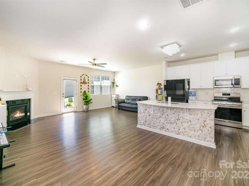 6005 Chelsea Oaks Ridge, Tega Cay, SC 29708.  MLS# CAR4282577, YatesRealty ID 28483. 