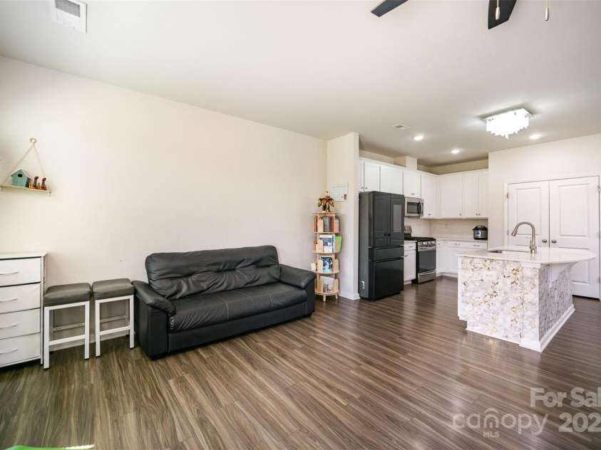 6005 Chelsea Oaks Ridge, Tega Cay, SC 29708.  MLS# CAR4282577, YatesRealty ID 28483. 