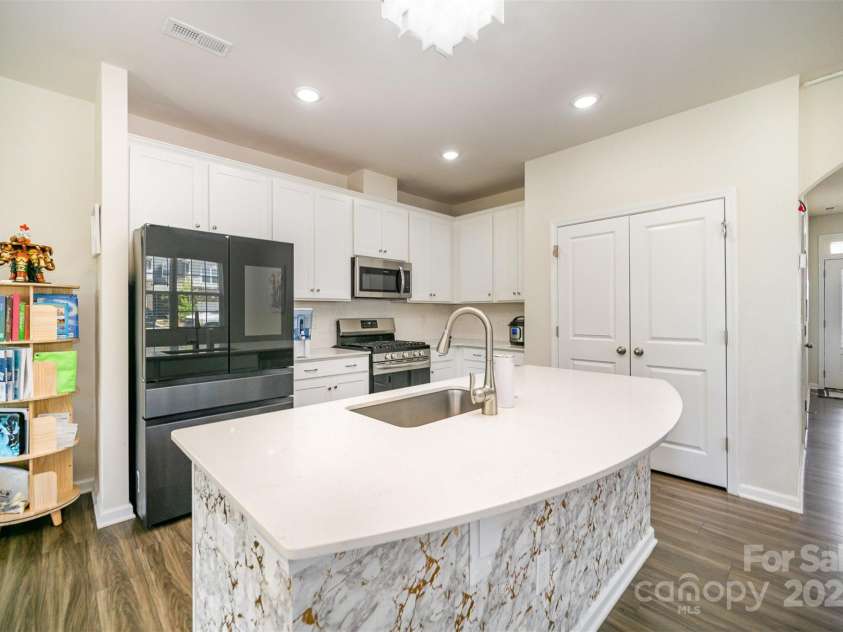 6005 Chelsea Oaks Ridge, Tega Cay, SC 29708.  MLS# CAR4282577, YatesRealty ID 28483. 