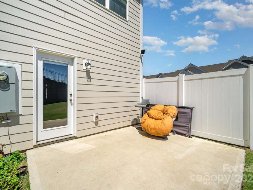 6005 Chelsea Oaks Ridge, Tega Cay, SC 29708.  MLS# CAR4282577, YatesRealty ID 28483. 