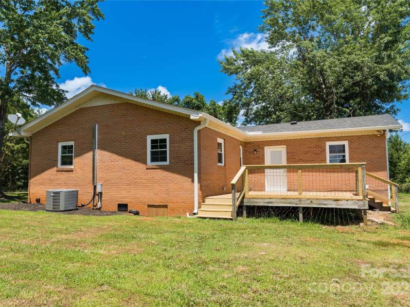 109 Avery Drive, Forest City, NC 28043.  MLS# CAR4273503, YatesRealty ID 28487. 