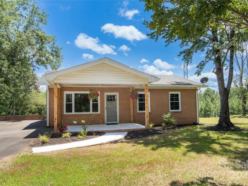109 Avery Drive, Forest City, NC 28043.  MLS# CAR4273503, YatesRealty ID 28487. 