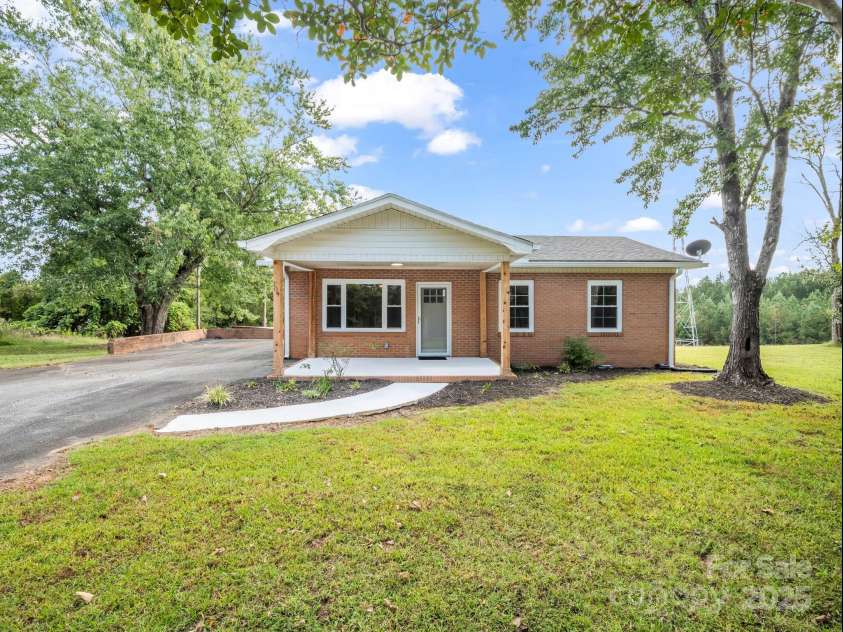 109 Avery Drive, Forest City, NC 28043.  MLS# CAR4310944, YatesRealty ID 28487. 