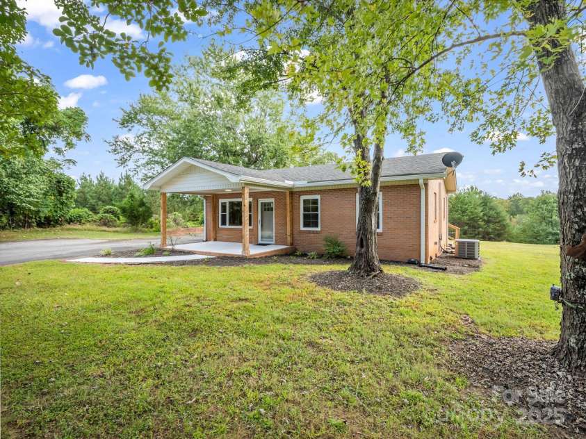 109 Avery Drive, Forest City, NC 28043.  MLS# CAR4310944, YatesRealty ID 28487. 