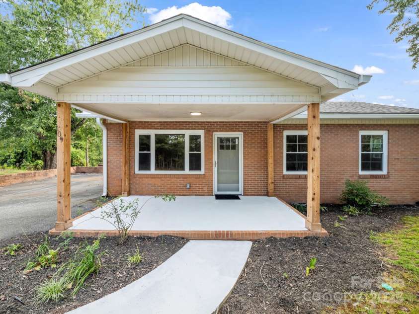 109 Avery Drive, Forest City, NC 28043.  MLS# CAR4310944, YatesRealty ID 28487. 