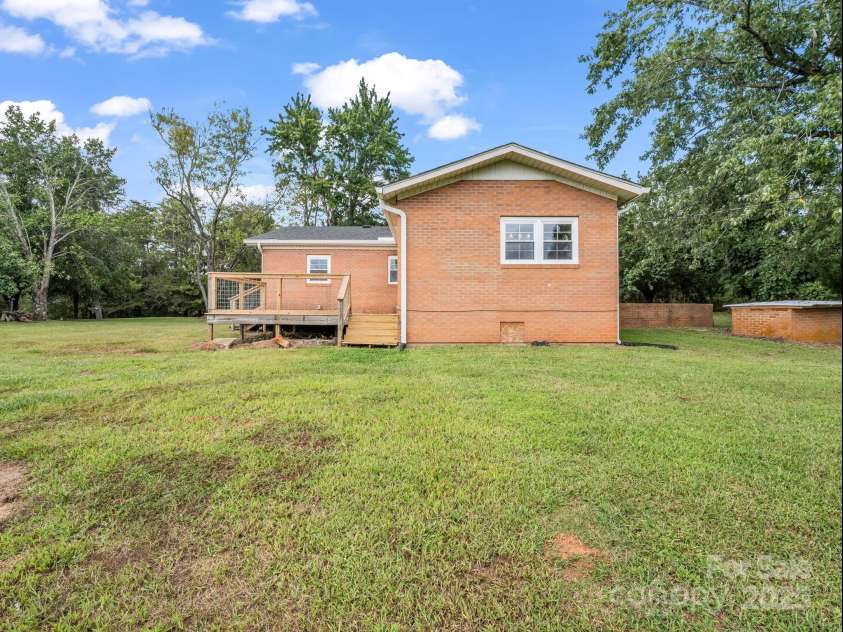 109 Avery Drive, Forest City, NC 28043.  MLS# CAR4310944, YatesRealty ID 28487. 