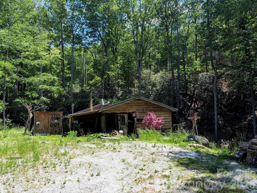 1034 Kyles Creek Road, Hendersonville, NC 28792.  MLS# CAR4377604, YatesRealty ID 28488. 1034 Kyles Creek Rd