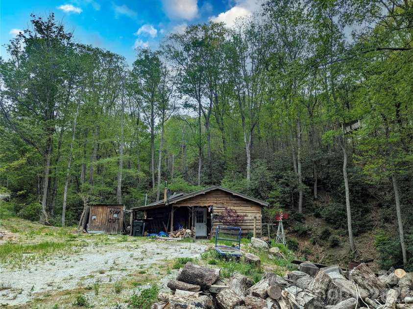 1034 Kyles Creek Road, Hendersonville, NC 28792.  MLS# CAR4377604, YatesRealty ID 28488. 