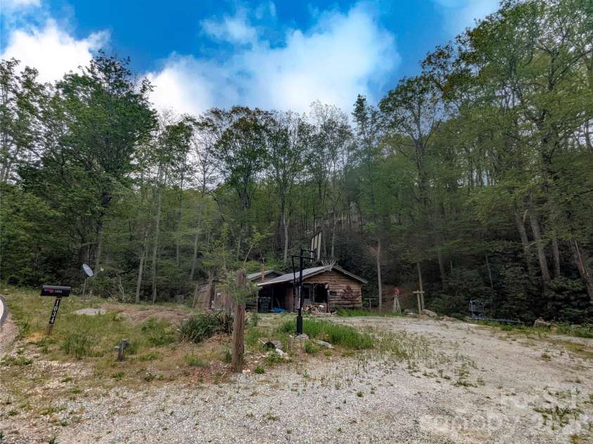 1034 Kyles Creek Road, Hendersonville, NC 28792.  MLS# CAR4377604, YatesRealty ID 28488. 