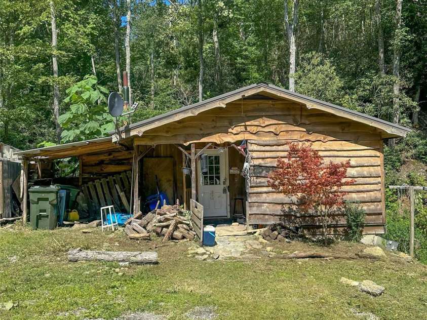 1034 Kyles Creek Road, Hendersonville, NC 28792.  MLS# CAR4377604, YatesRealty ID 28488. 