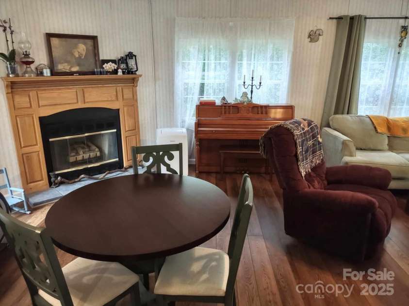 176 Hunters Glen Road, Troy, NC 27371.  MLS# CAR4281871, YatesRealty ID 28488. Living room