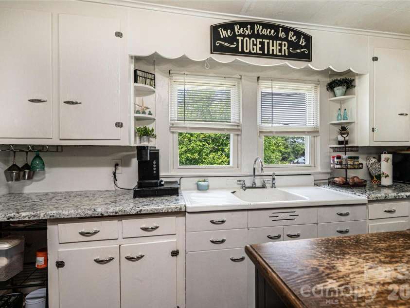 114 Mountain View Street, Morganton, NC 28655.  MLS# CAR4387671, YatesRealty ID 28489. 
