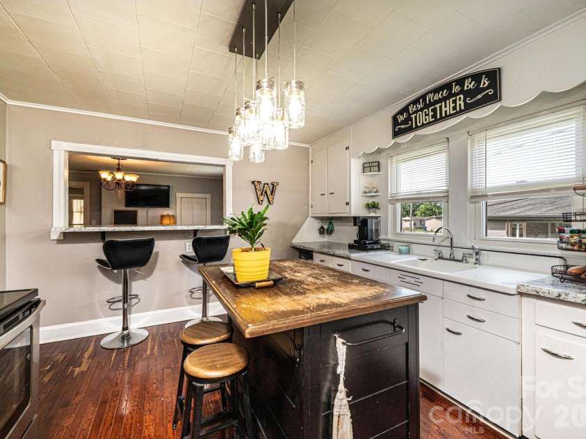 114 Mountain View Street, Morganton, NC 28655.  MLS# CAR4387671, YatesRealty ID 28489. 
