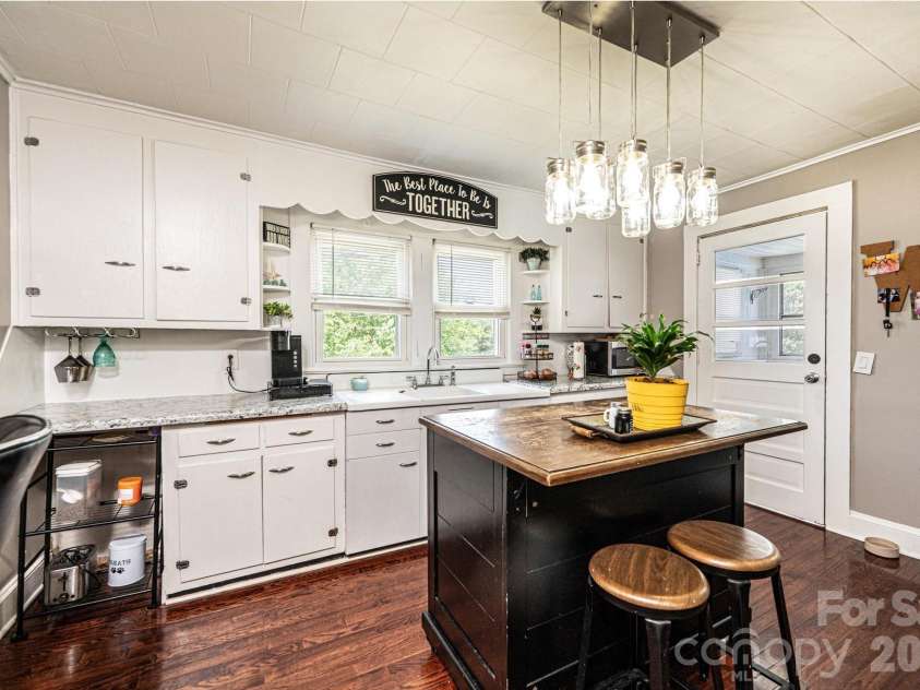 114 Mountain View Street, Morganton, NC 28655.  MLS# CAR4387671, YatesRealty ID 28489. 