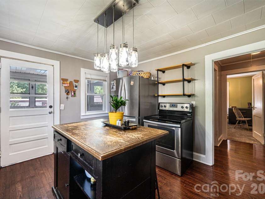 114 Mountain View Street, Morganton, NC 28655.  MLS# CAR4387671, YatesRealty ID 28489. 