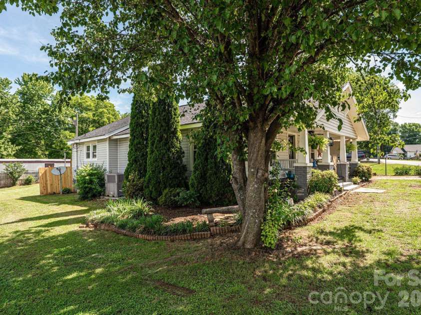114 Mountain View Street, Morganton, NC 28655.  MLS# CAR4387671, YatesRealty ID 28489. 