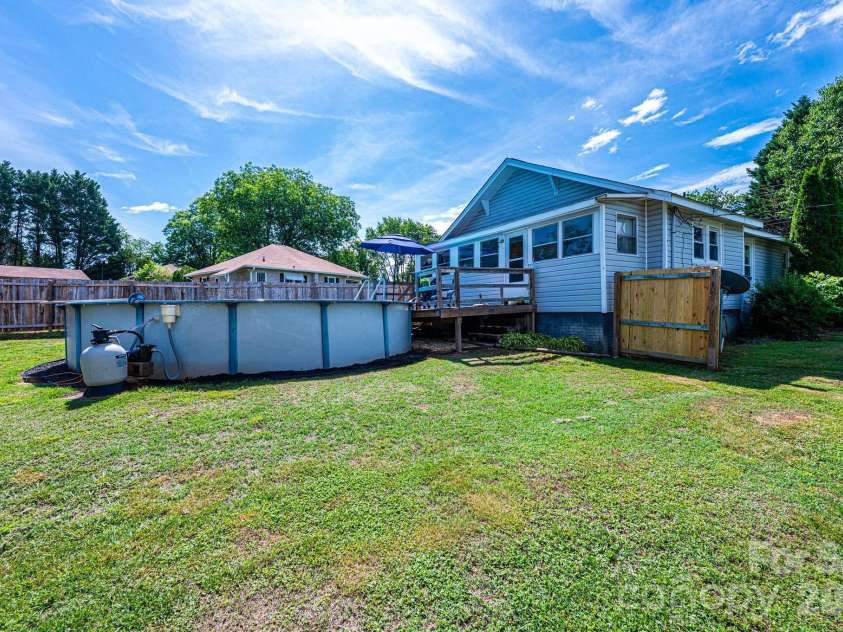 114 Mountain View Street, Morganton, NC 28655.  MLS# CAR4387671, YatesRealty ID 28489. 