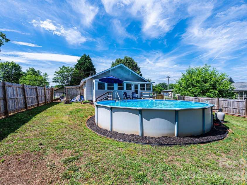 114 Mountain View Street, Morganton, NC 28655.  MLS# CAR4387671, YatesRealty ID 28489. 