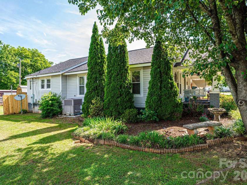 114 Mountain View Street, Morganton, NC 28655.  MLS# CAR4387671, YatesRealty ID 28489. 