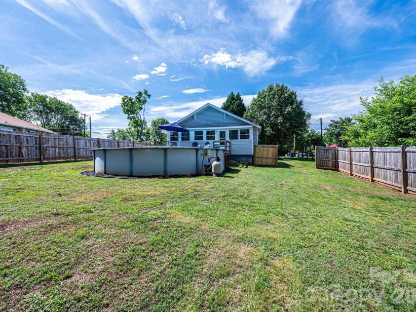 114 Mountain View Street, Morganton, NC 28655.  MLS# CAR4387671, YatesRealty ID 28489. 