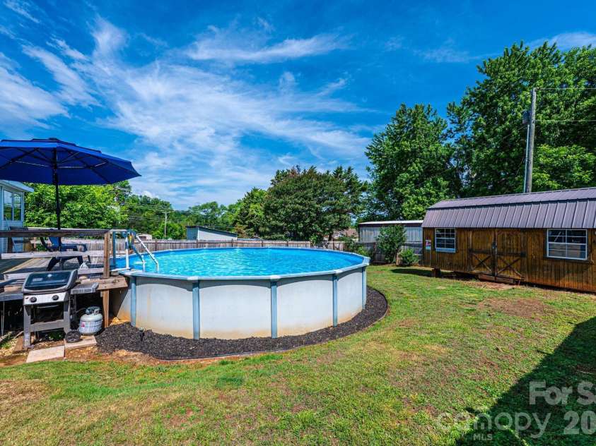 114 Mountain View Street, Morganton, NC 28655.  MLS# CAR4387671, YatesRealty ID 28489. 