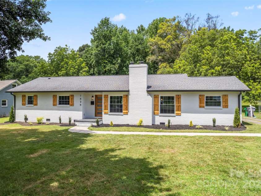 1420 Lakedell Drive, Charlotte, NC 28215.  MLS# CAR4283100, YatesRealty ID 28489. 