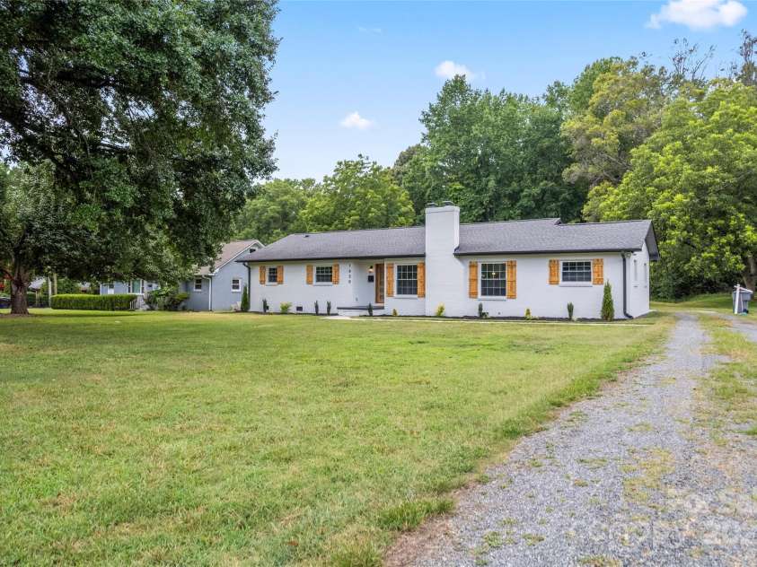 1420 Lakedell Drive, Charlotte, NC 28215.  MLS# CAR4283100, YatesRealty ID 28489. 