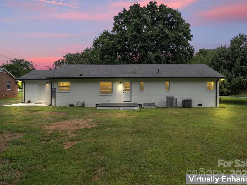 1420 Lakedell Drive, Charlotte, NC 28215.  MLS# CAR4283100, YatesRealty ID 28489. 