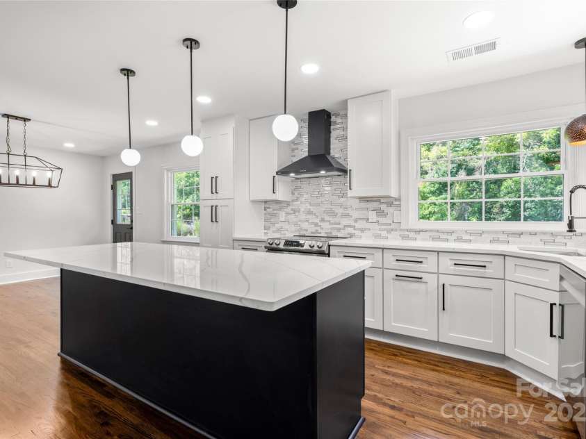 1420 Lakedell Drive, Charlotte, NC 28215.  MLS# CAR4283100, YatesRealty ID 28489. 